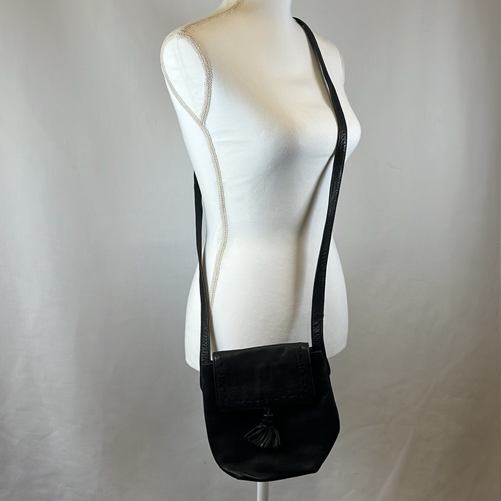 Liz Claiborne Black Pebbled Leather Tassel Crossbody Purse - Picture 2 of 7